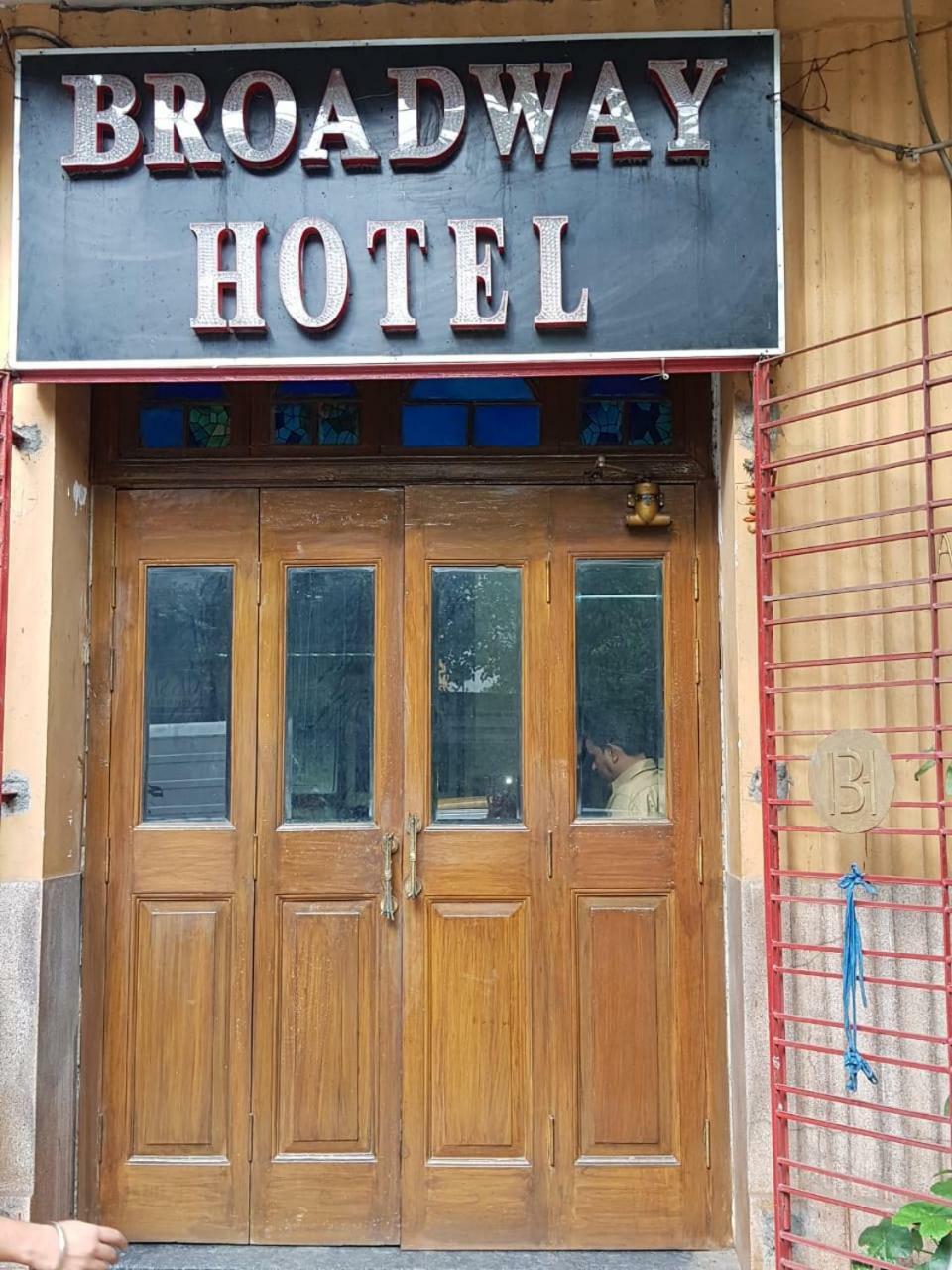 Broadway Hotel Kolkata Exterior photo