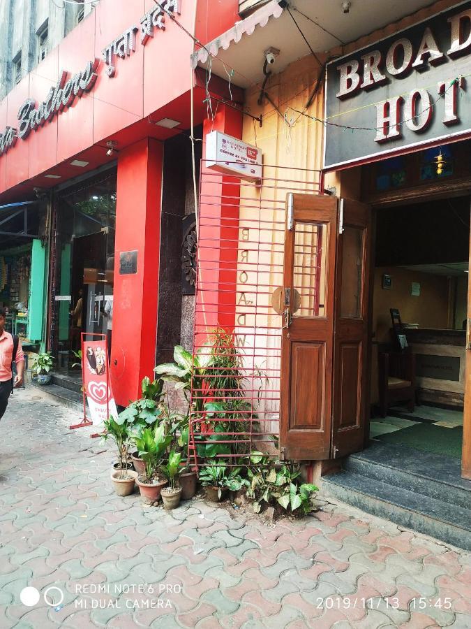 Broadway Hotel Kolkata Exterior photo